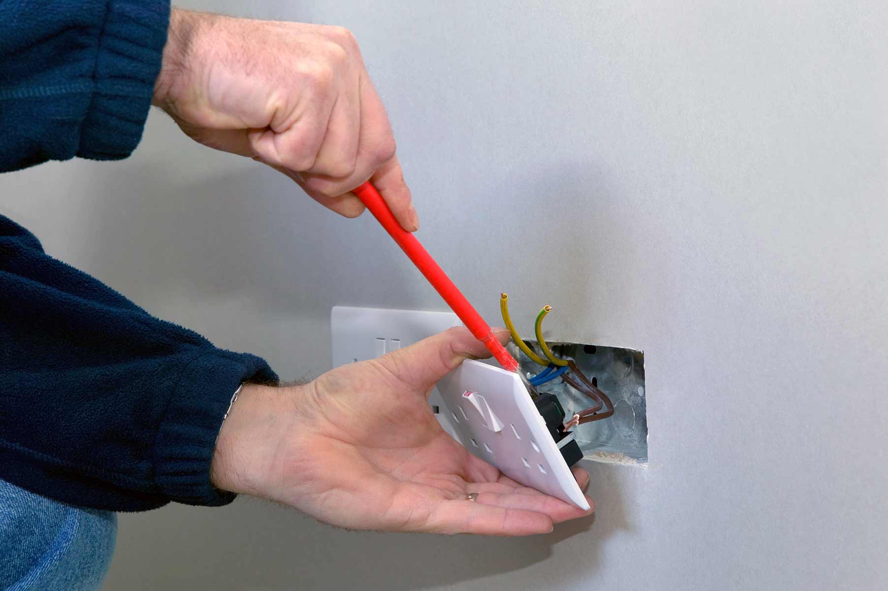 Our electricians can install plug sockets for domestic and commercial proeprties in Mitcham and the local area. 